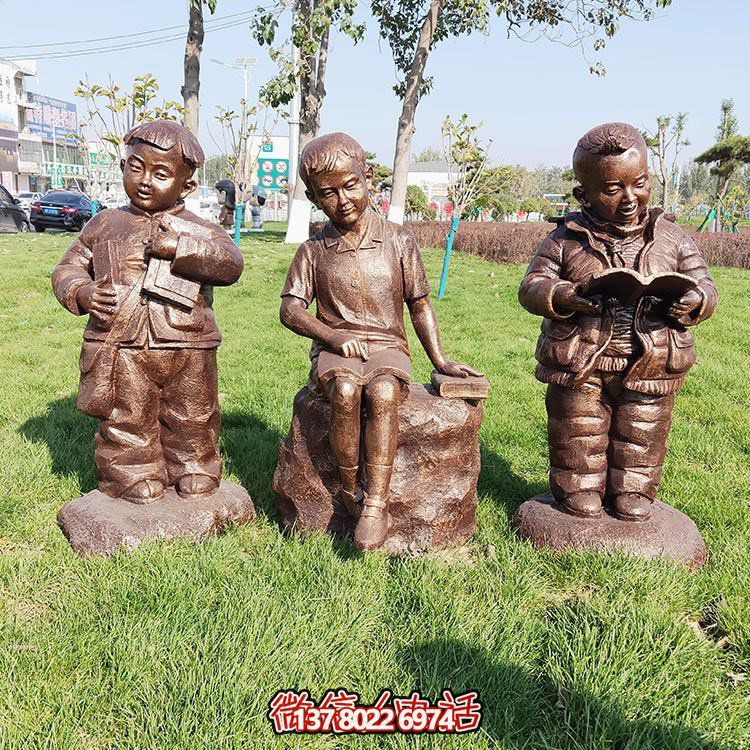 解放时期小孩子的铜雕背书包看书小学生