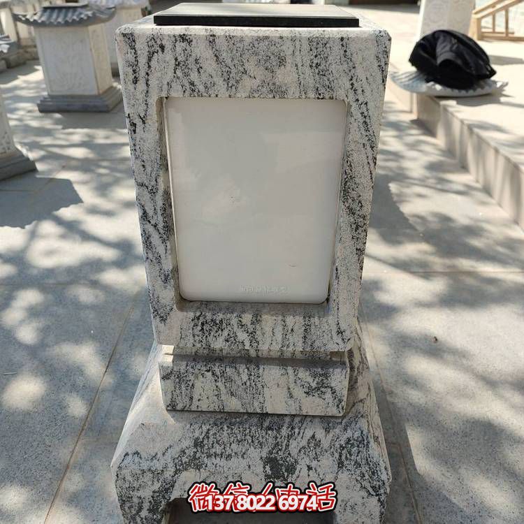 新中式花岗岩太阳能石灯，让你的庭院更加精致