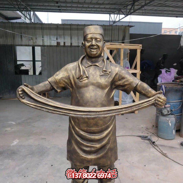 玻璃钢仿铜户外园林景观拉拉面人物雕塑