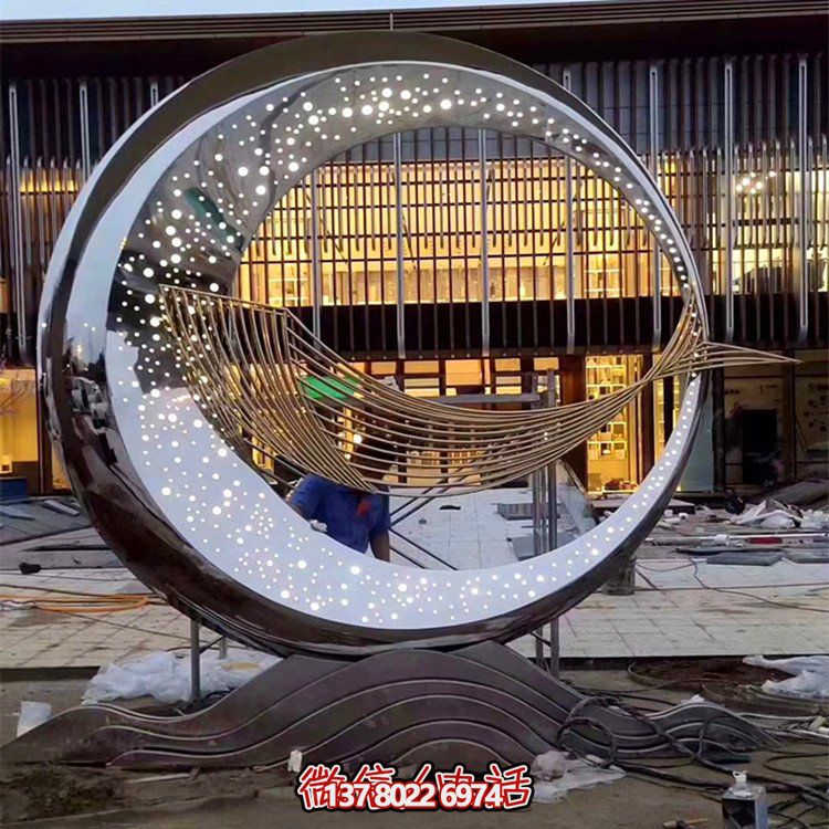 不锈钢镜面抽象雕塑景观装置