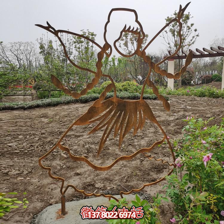 不锈钢镂空人物雕塑，点缀公园美景