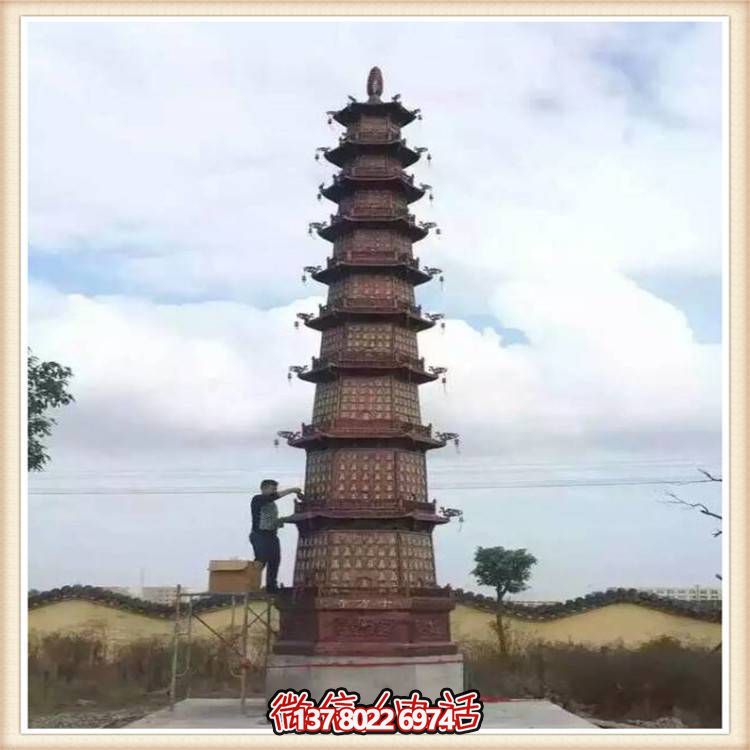 大型佛塔铜雕景区
