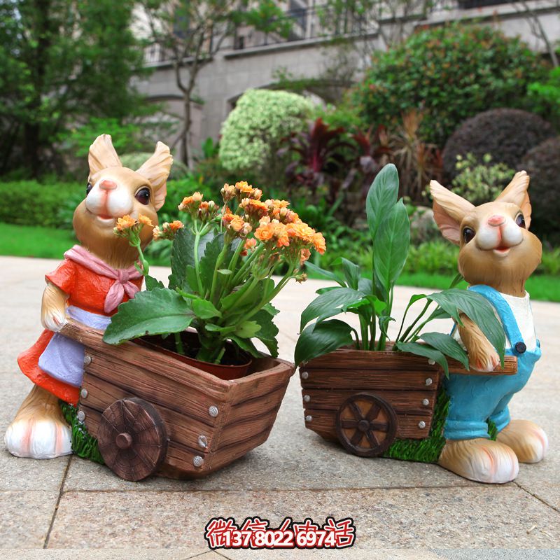 玻璃钢彩绘小推车兔子雕塑