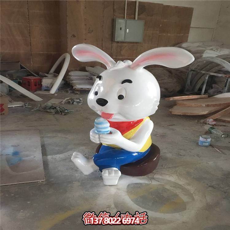 可爱小兔子玻璃钢雕塑，点缀园林景观