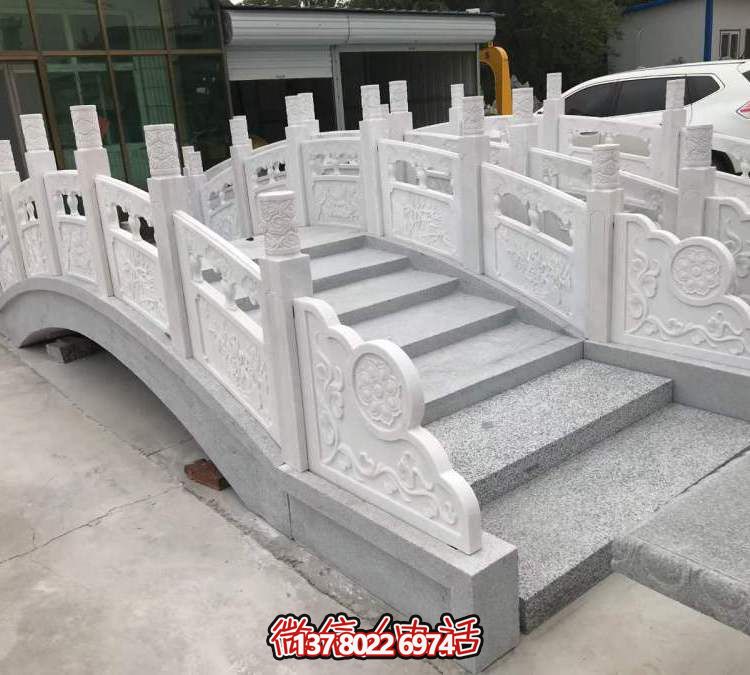 美丽的汉白玉石拱桥，伴您一路畅游！