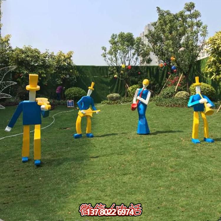 多功能玻璃钢雕塑，以几何抽象形态演奏乐器与人物