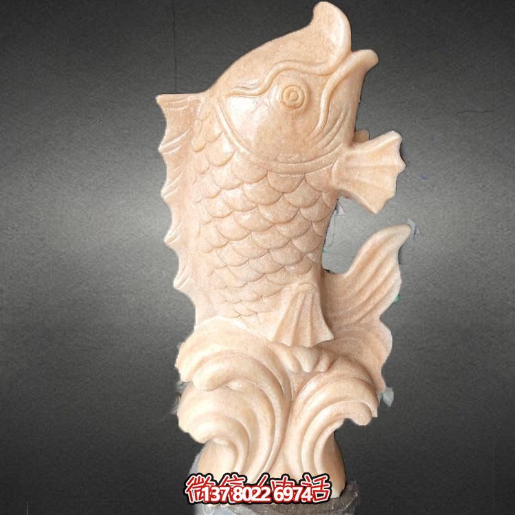 集大理石石雕、水景摆件、鲤鱼雕塑于一体的精美艺术品