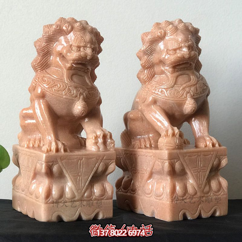 红色晚霞下的麒麟雕塑——守护家园的看门人