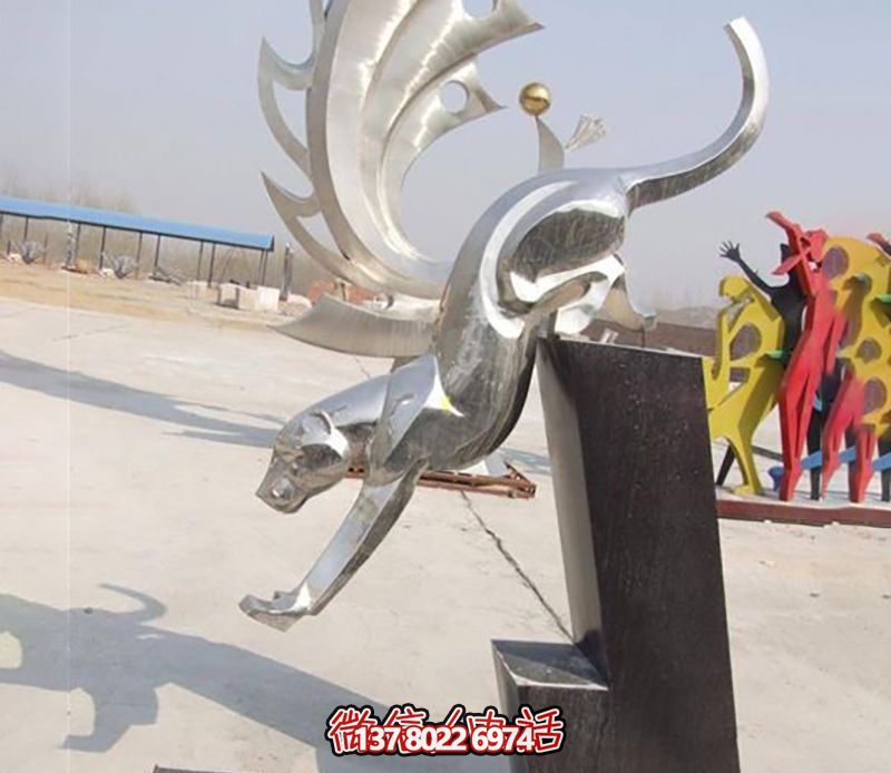 下山豹子——高端不锈钢和烤漆雕塑