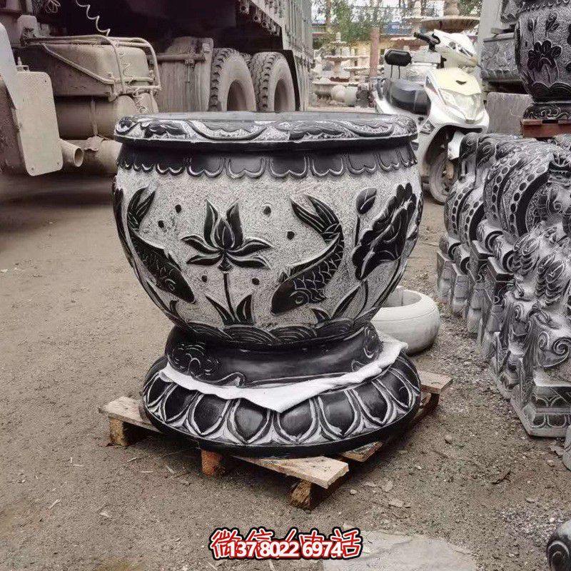 雅致双鱼石雕花盆，为您的庭院增添艺术气息