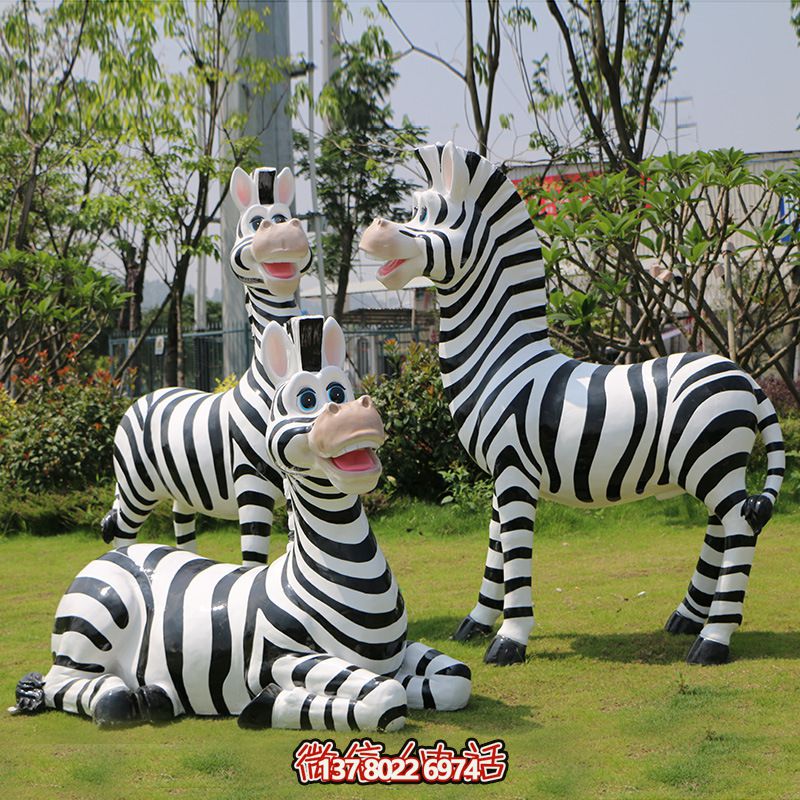 创意斑马雕塑玻璃钢彩绘草坪，带您进入童趣卡通世界