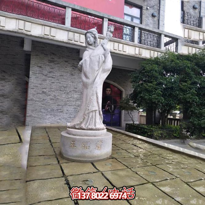 传承历史的美，赞美女王的神奇雕像