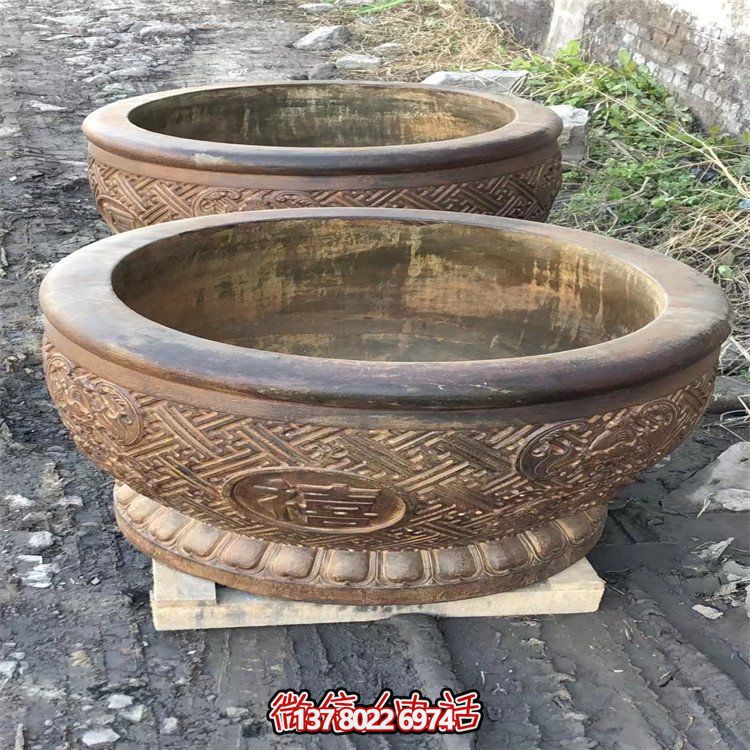 古典庭院鱼缸，享受传统文化的视觉盛宴