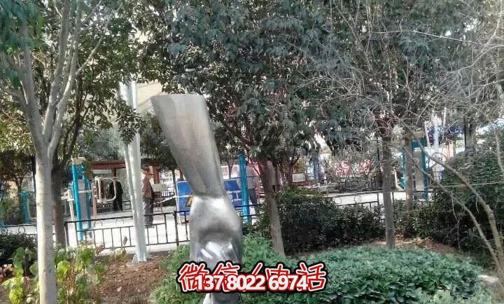 不锈钢儿童雕塑——让孩子们在学校里拉大手，抛光小手