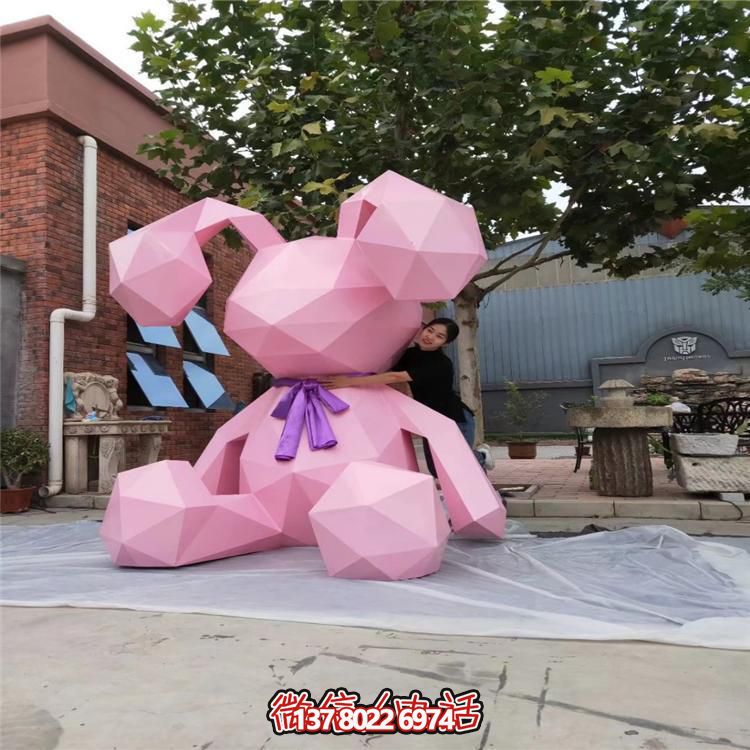 彩绘大型玻璃钢户外几何兔子雕塑