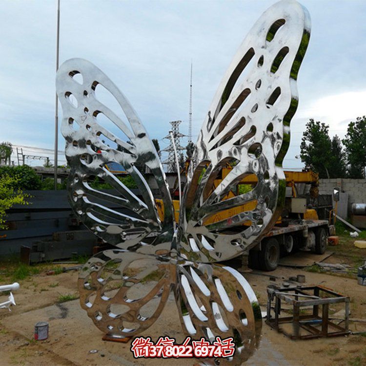 大型不锈钢镜面镂空蝴蝶景观雕塑
