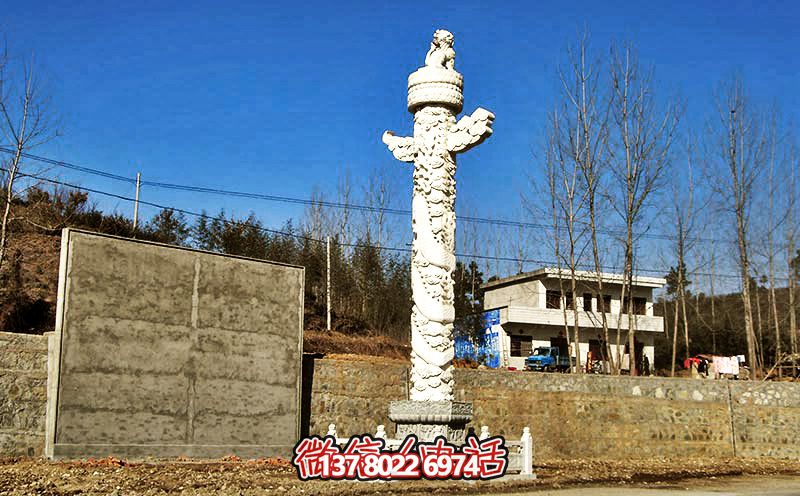 汉白玉华表雕塑，点缀农村广场