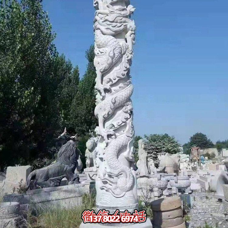 仿古石雕龙柱雕塑，为广场增添古典魅力