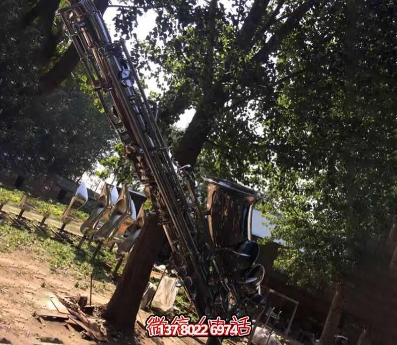 不锈钢萨克斯乐器户外雕塑
