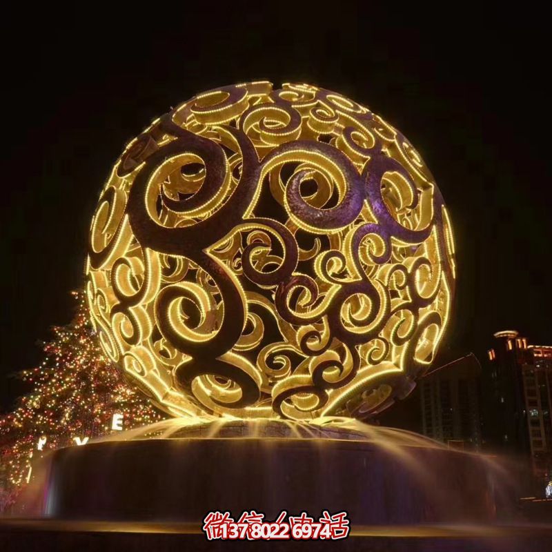 不锈钢镂空球雕塑，照亮夜晚的美丽喷泉