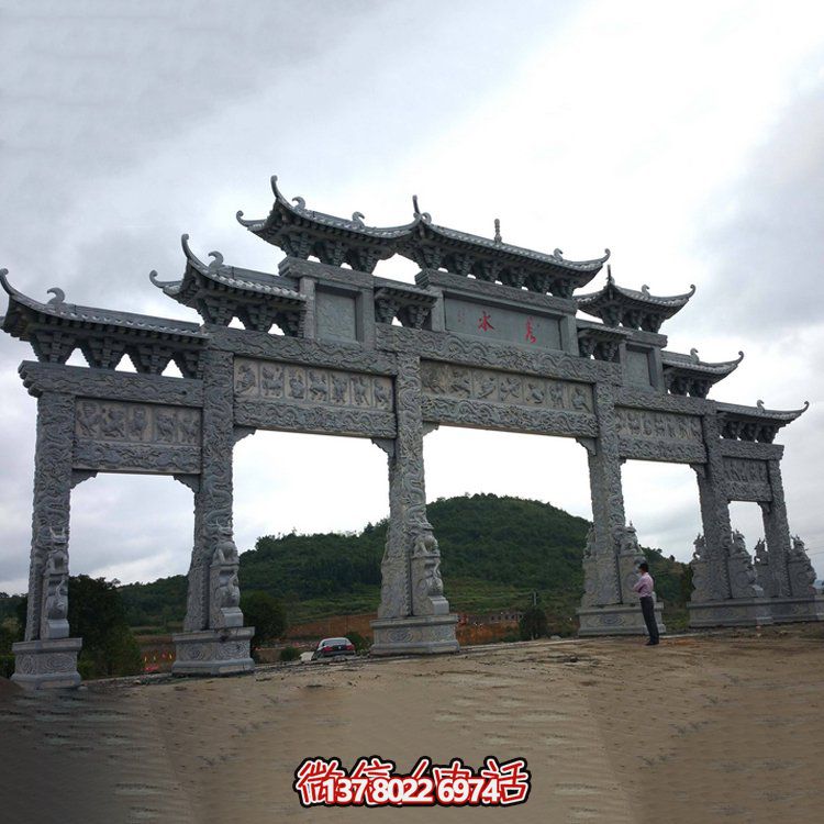 精美大型仿古青石雕刻门楼牌坊，为景区入口增添精彩