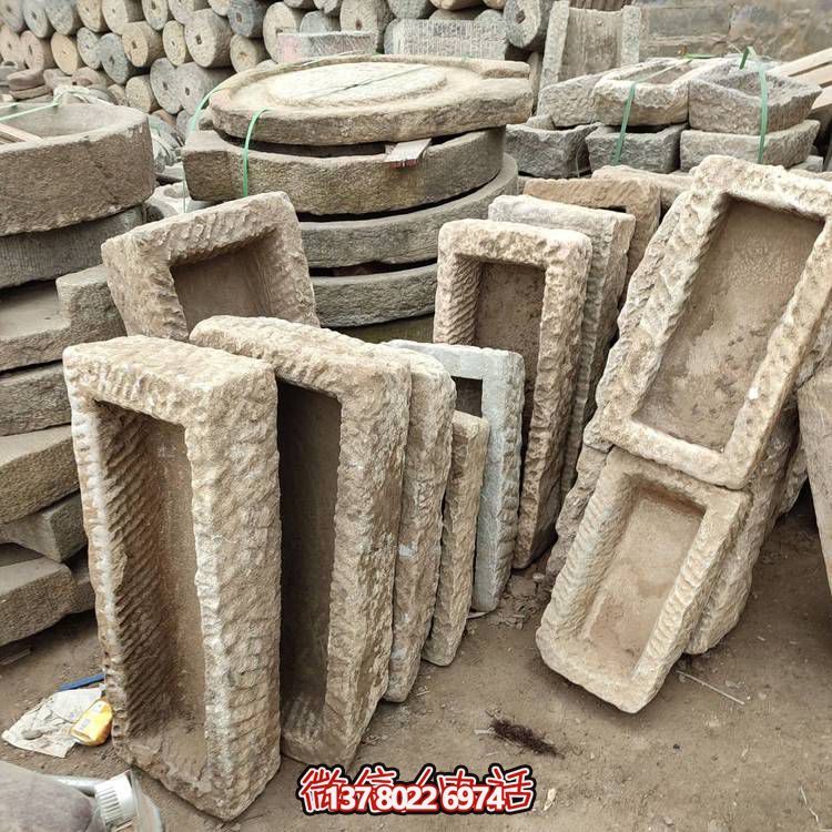 经典石雕老石槽，点缀青石园林景观