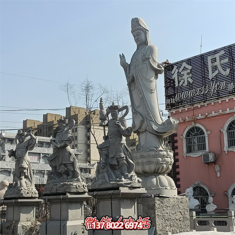 精美关公、佛像和石狮子雕刻，青石装点美化广场