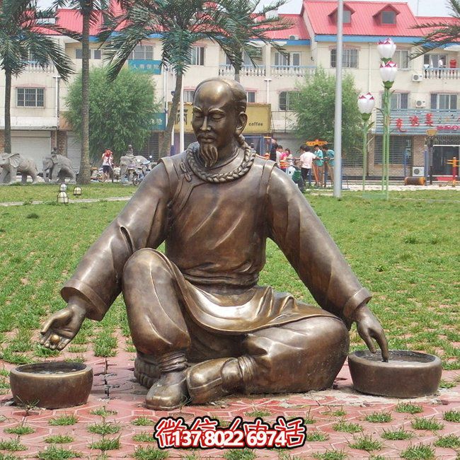 仿铜人物玻璃钢景观绿化草坪，提升公园创意氛围