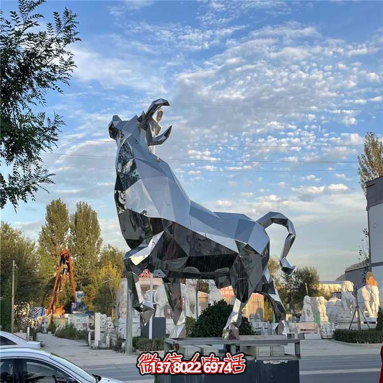大型不锈钢牛雕塑，抛光切面