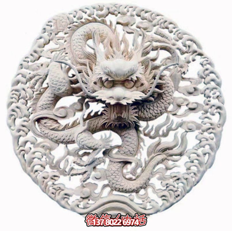 精美龙纹浮雕装饰大门，点缀祠堂大门口