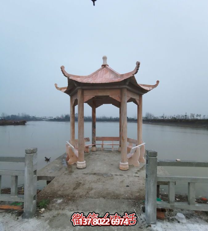 河边大理石凉亭雕塑，欣赏晚霞红