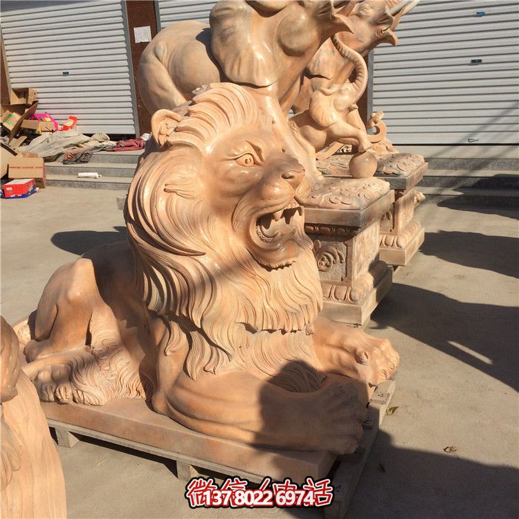 传统文化与现代艺术的完美结合——户外红石雕狮子雕塑
