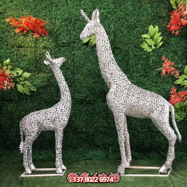 不锈钢镂空长颈鹿母子摆件