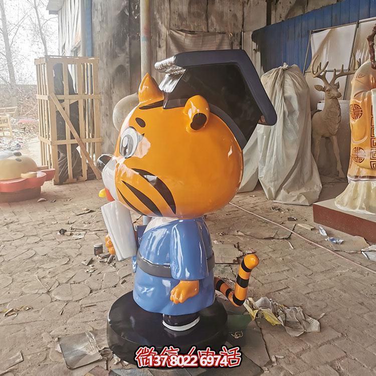 卡通小老虎玻璃雕塑，为幼儿园带来欢乐