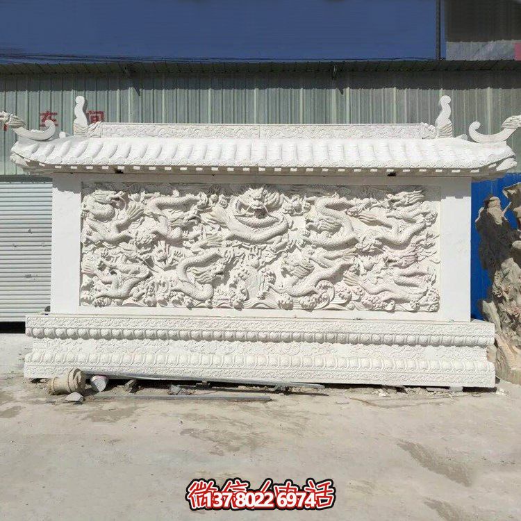 九龙壁石雕为景区广场增添独特美感