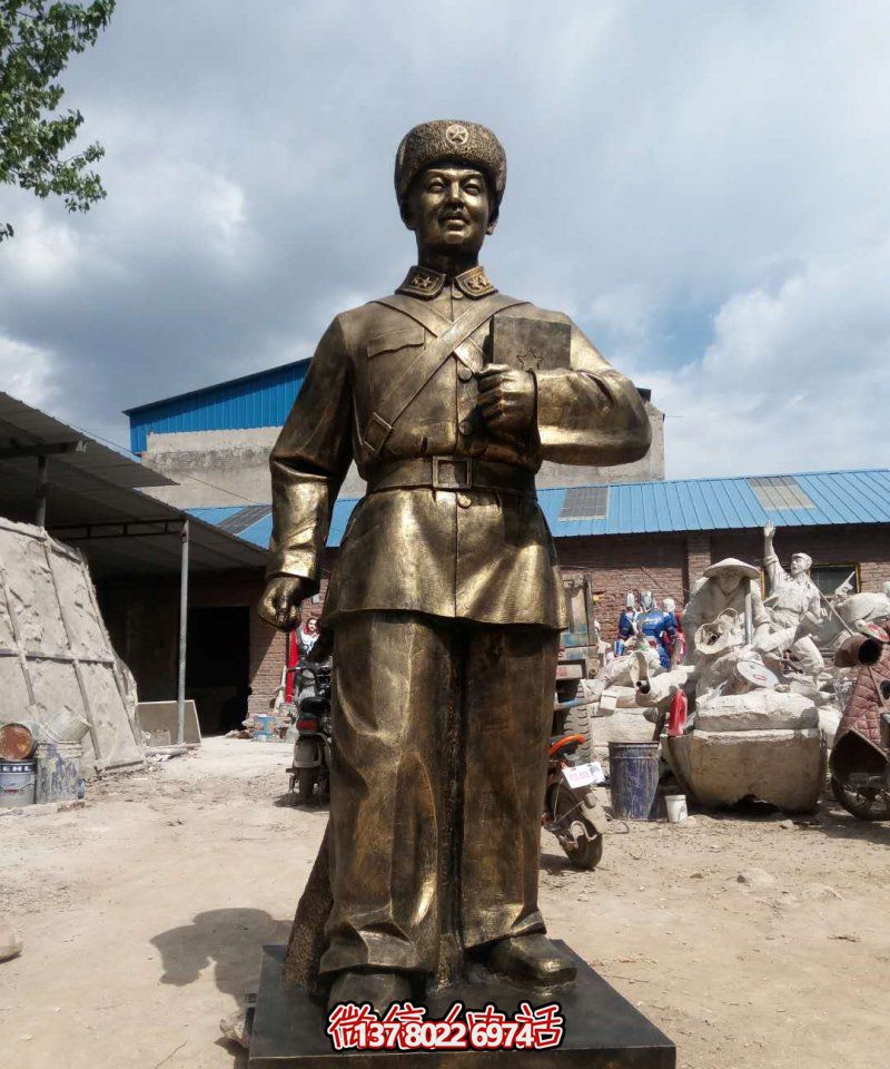 把新知抱在怀里——八路军纪念铜雕塑