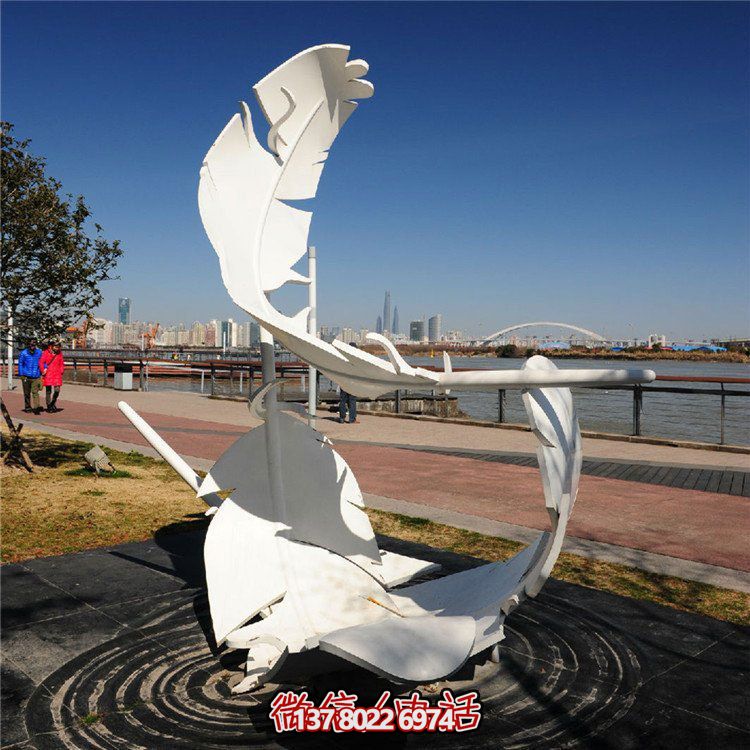 大型不锈钢创意羽毛雕塑