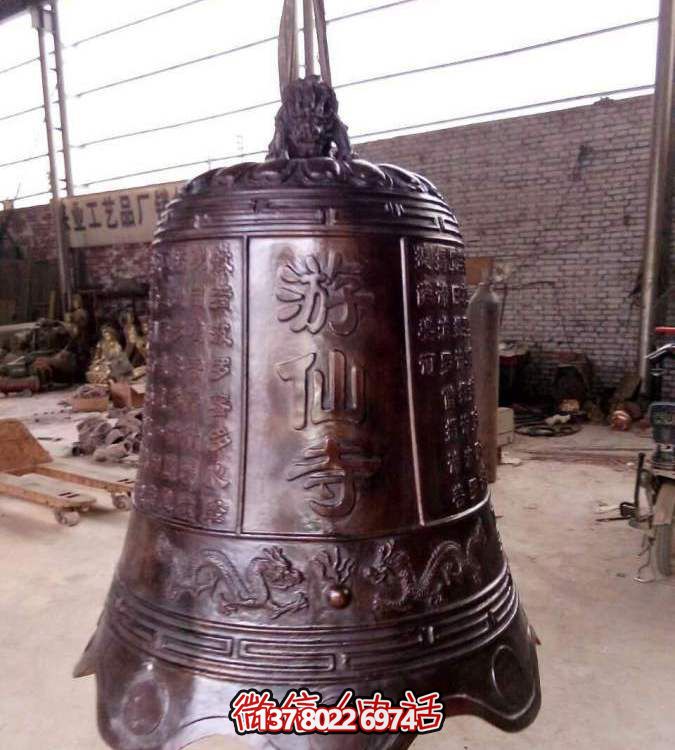 传统工艺精雕黄铜挂钟，传承古老祈福文化