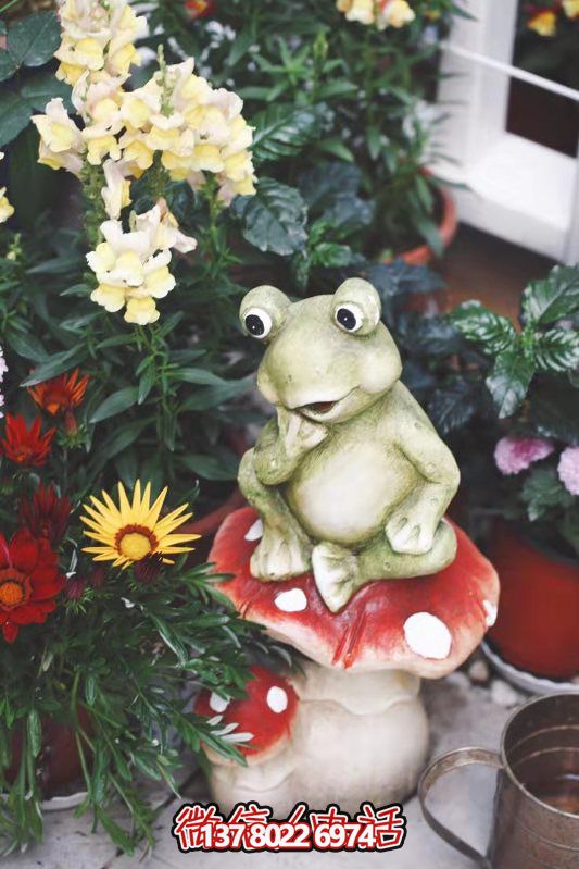 玻璃钢雕塑青蛙，让你的商场只思考玻璃