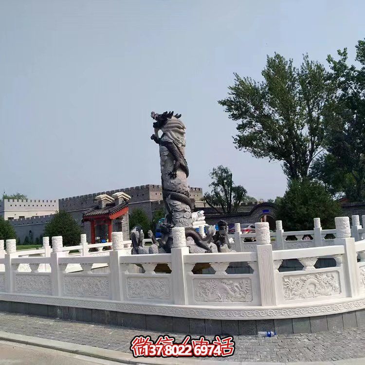 汉白玉石雕栏板，为景区水池提供防护及园林装饰