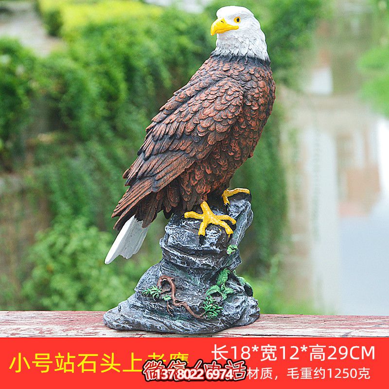 石头艺术老鹰雕塑，点缀花园站