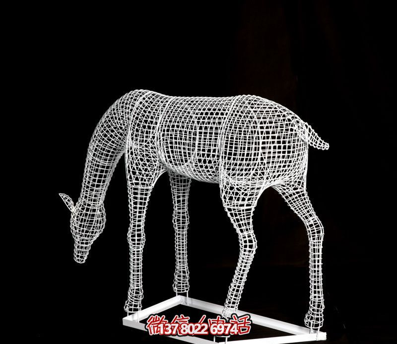 铁艺梅花鹿雕塑，镂空低头更具韵味