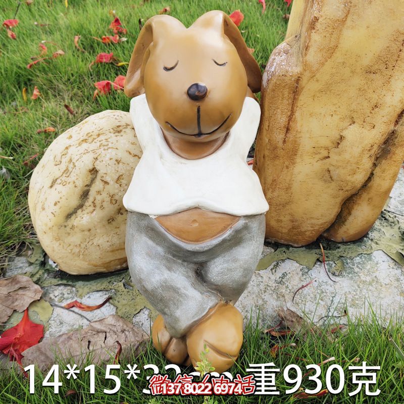 花园中的玻璃钢雕塑兔子