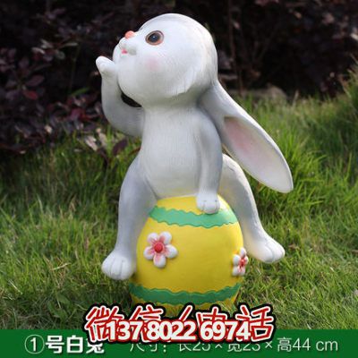 玻璃钢兔子雕塑——享受动物玩耍的乐趣