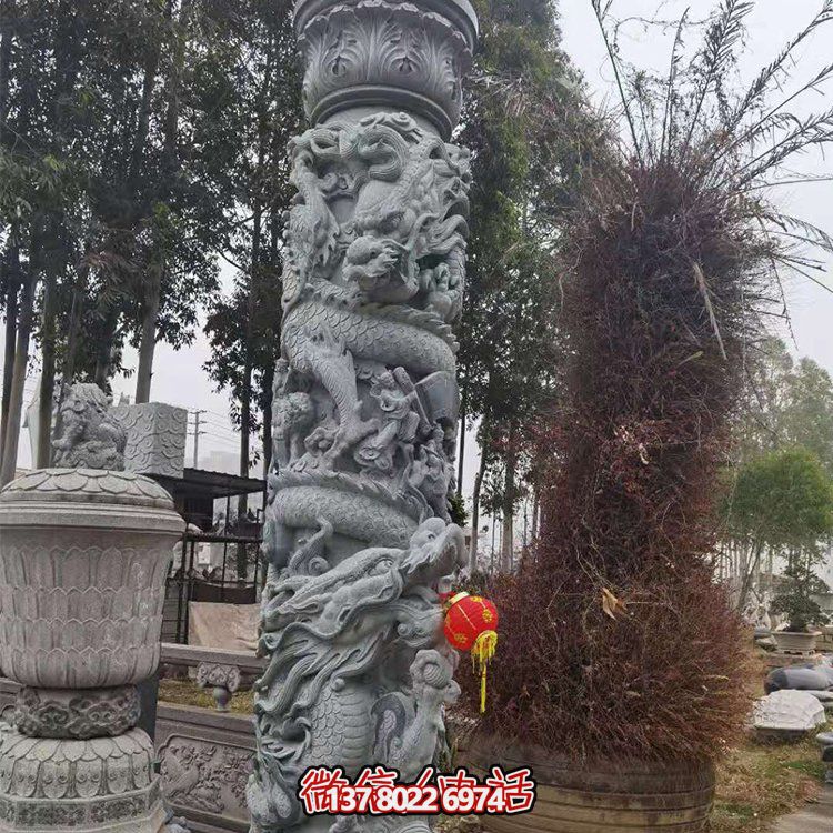 传统青石石雕龙柱