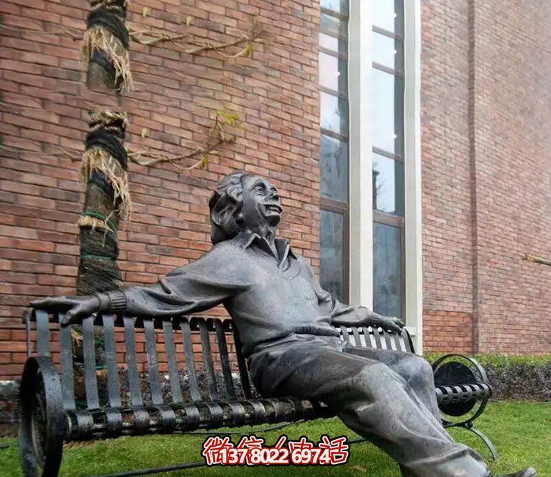 爱因斯坦铜雕长椅——让你身临其境的感受历史的魅力