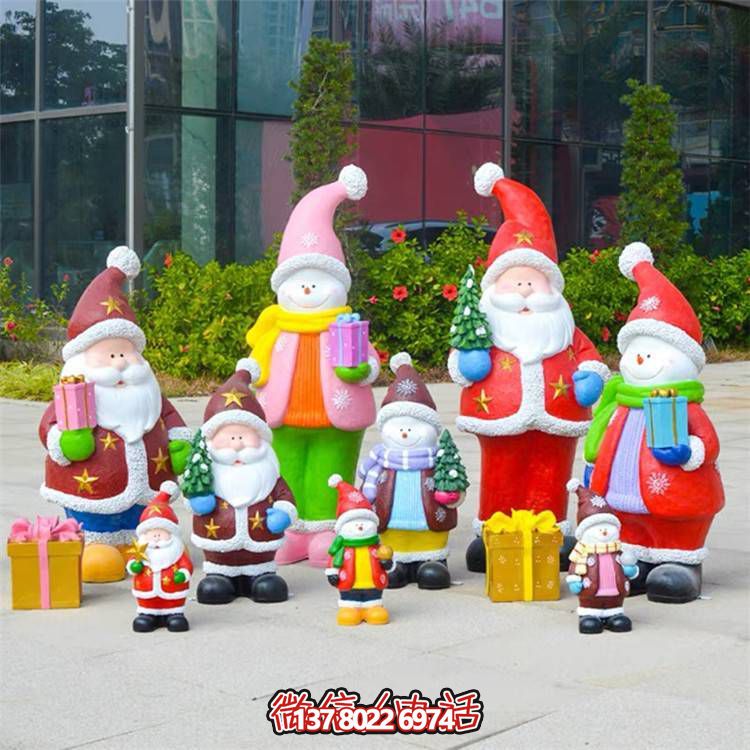 以圣诞主题为主题的玻璃钢卡通人物雕塑造型摆放于商场和户外环境的精美装饰品