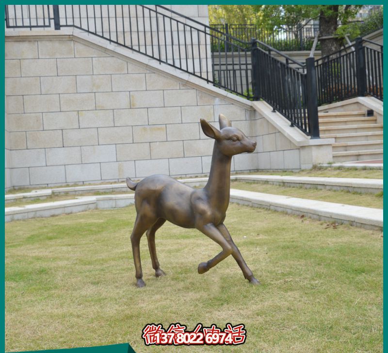 玻璃钢梅花鹿彩绘雕塑，完美装饰园林景观
