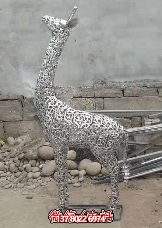 以艺术打造不锈钢小鹿雕塑，让户外园林景观更加镂空精美