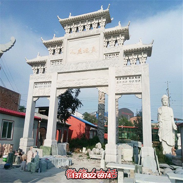 手工制作的大理石牌坊石雕，让乡镇村口更加美观